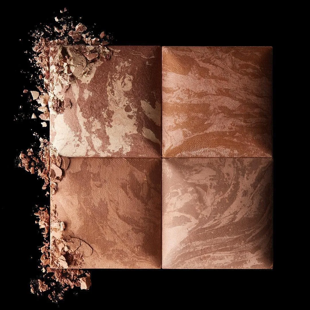 Бронзер Hourglass Ambient Lighting Bronzer в оттенке Luminous Bronze Light. Хайлайтер-бронзер для естественного эффекта загара., Luminous Bronze Light — фото 3