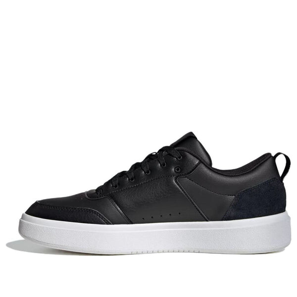 

Улица парка кроссовок Adidas, черный