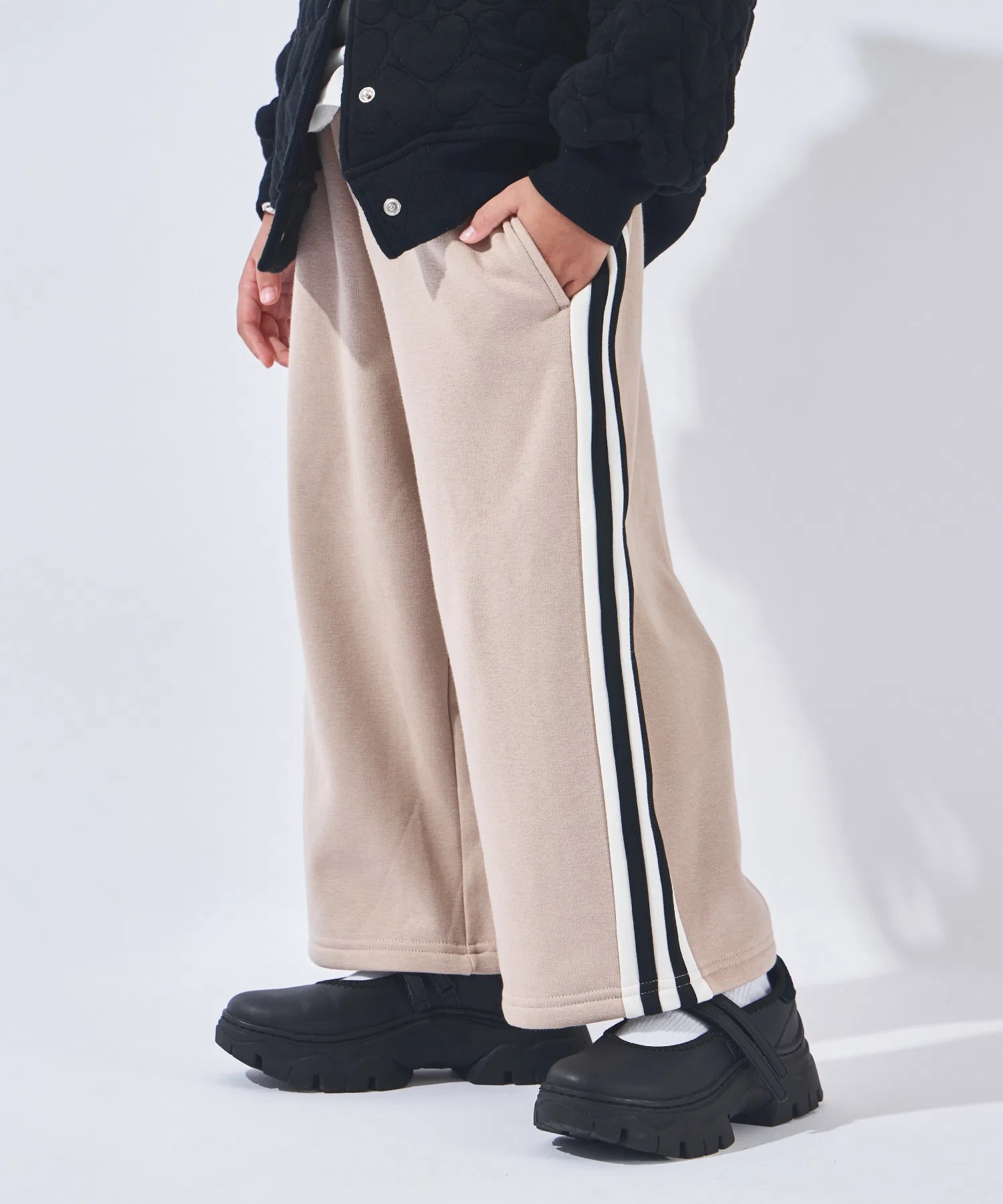Брюки для детей ever closet с боковыми полосами бежевые