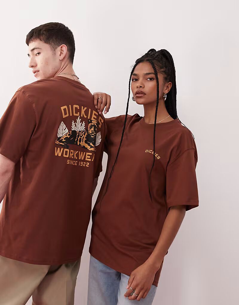 

Футболка Dickies с графическим принтом на спине в виде пантеры цвета капучино-коричневого цвета - эксклюзивно для ASOS