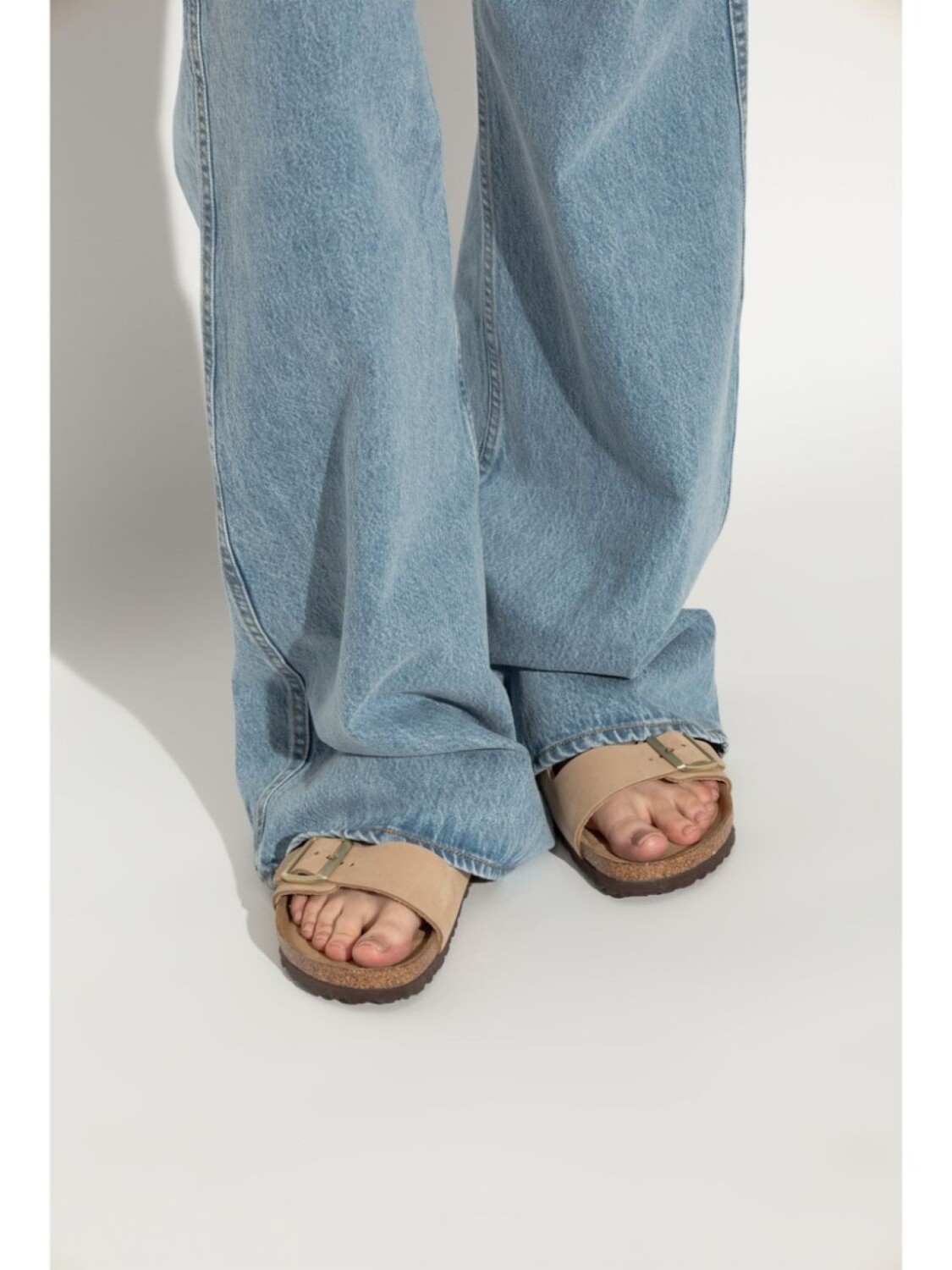 Birkenstock сандалии из кожи Аризона, нейтральный цвет — фото 2