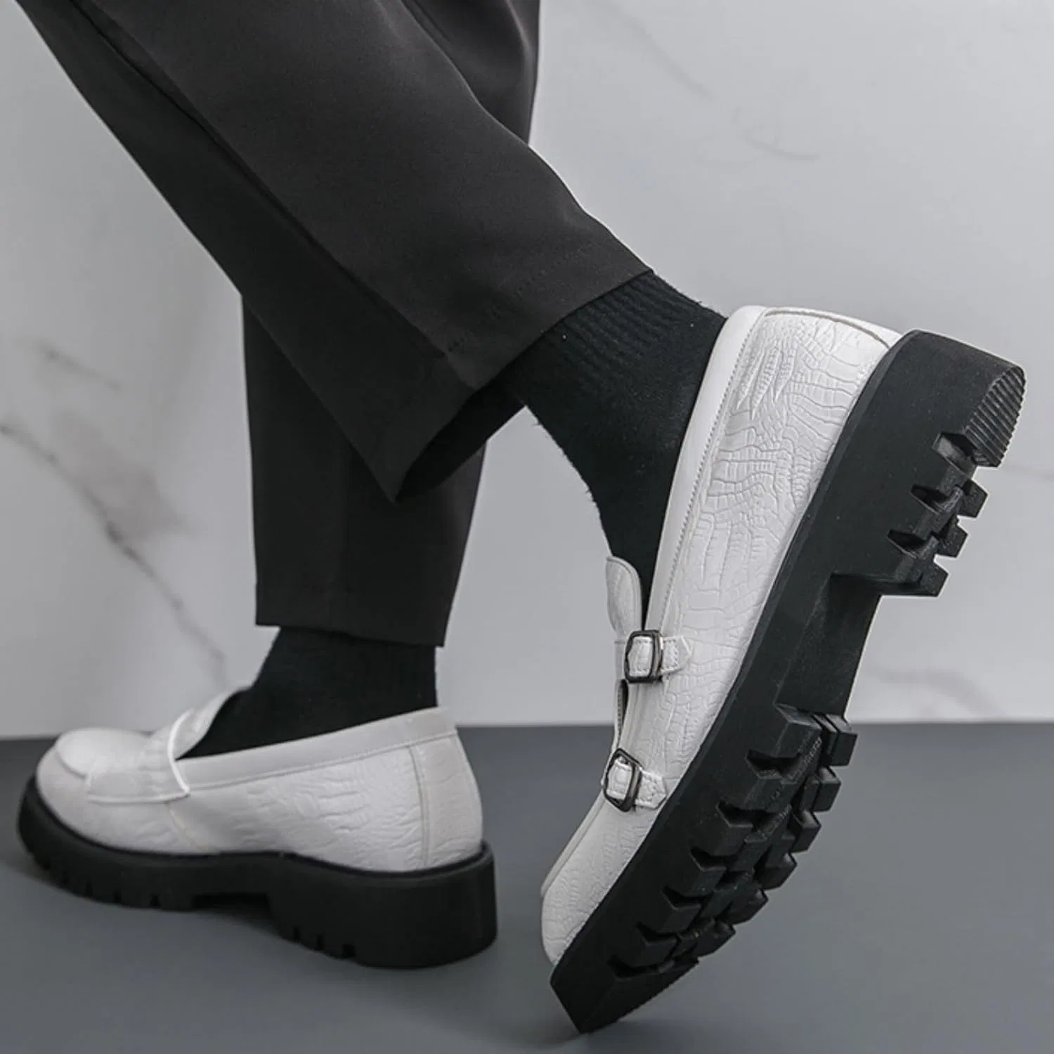 Лоферы мужские на платформе, без бренда, модель Classic Double Buckle Dress Shoes, белый Dwihuize — фото 2