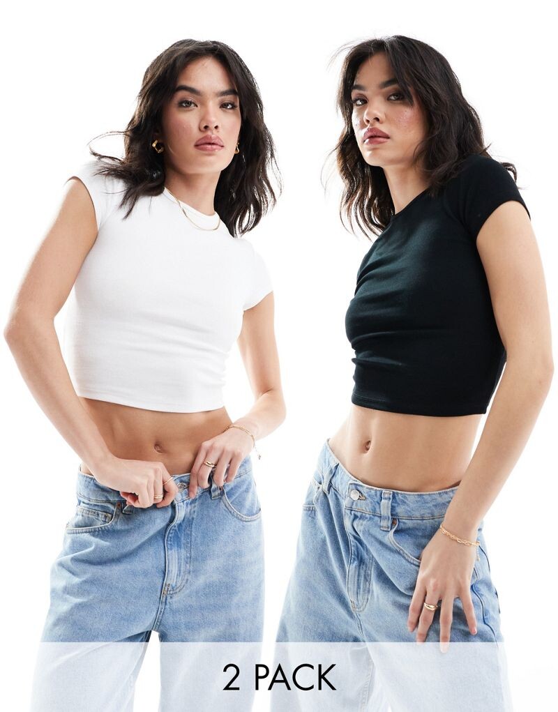 

Bershka — комплект из 2 облегающих футболок в рубчик черно-белого цвета