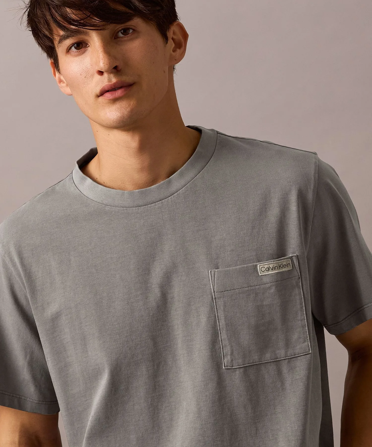 Унисекс футболка Calvin Klein с минеральным крашением, укороченная, серая — фото 2