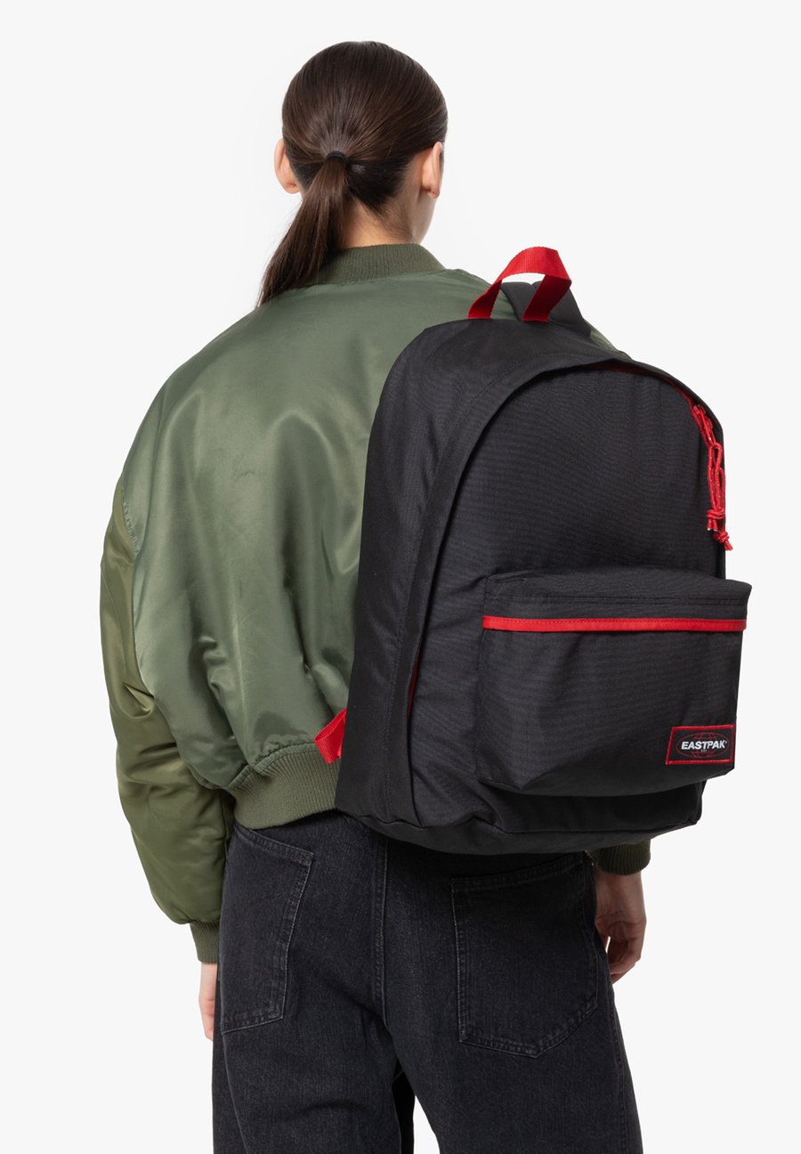 

Рюкзак Eastpak OUT OF OFFICE, Kontrast Scarlet/Light Red