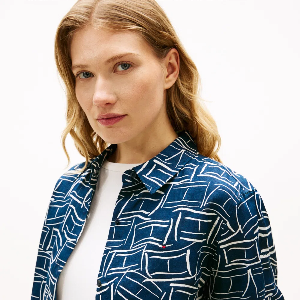 Женская льняная рубашка Pop Color небесно-голубого цвета от Tommy Hilfiger Women — фото 4