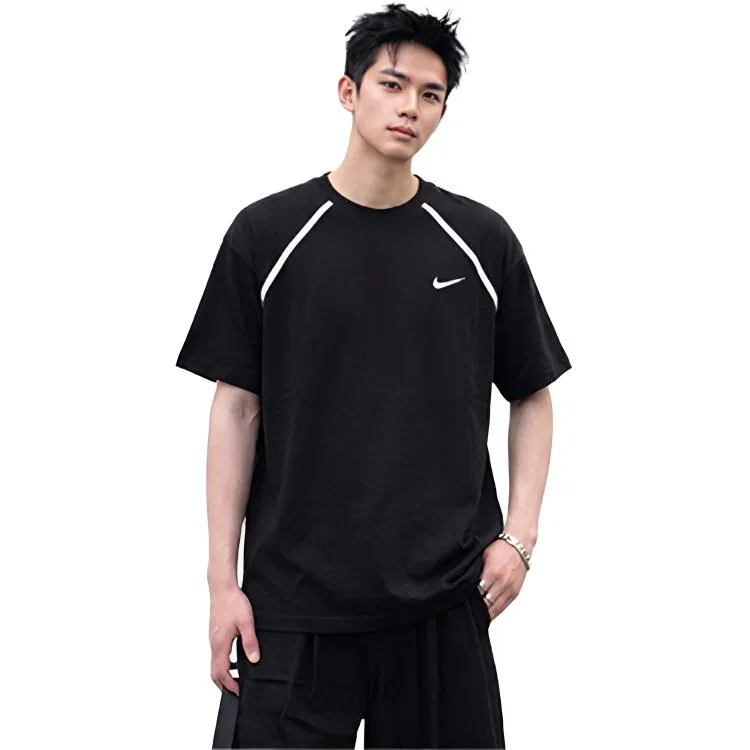 Футболка Nike Sportswear с круглым вырезом, черная — фото 4