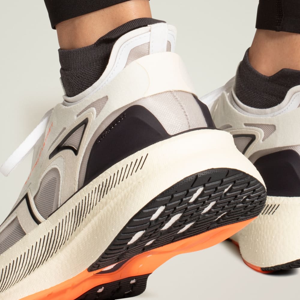 Кроссовки Adidas by Stella McCartney Ultraboost 5 Shoes, цвет Ivory/Grey One/Core Black — фото 2