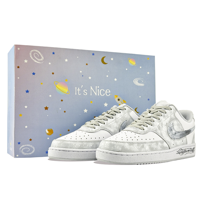 

Nike Кроссовки для скейтбординга Court Vision Mist Ash Trace с устойчивостью к истиранию мужские серо-белые (с фирменной сумкой для покупок), цвет Gray White (Special Shopping Bag)