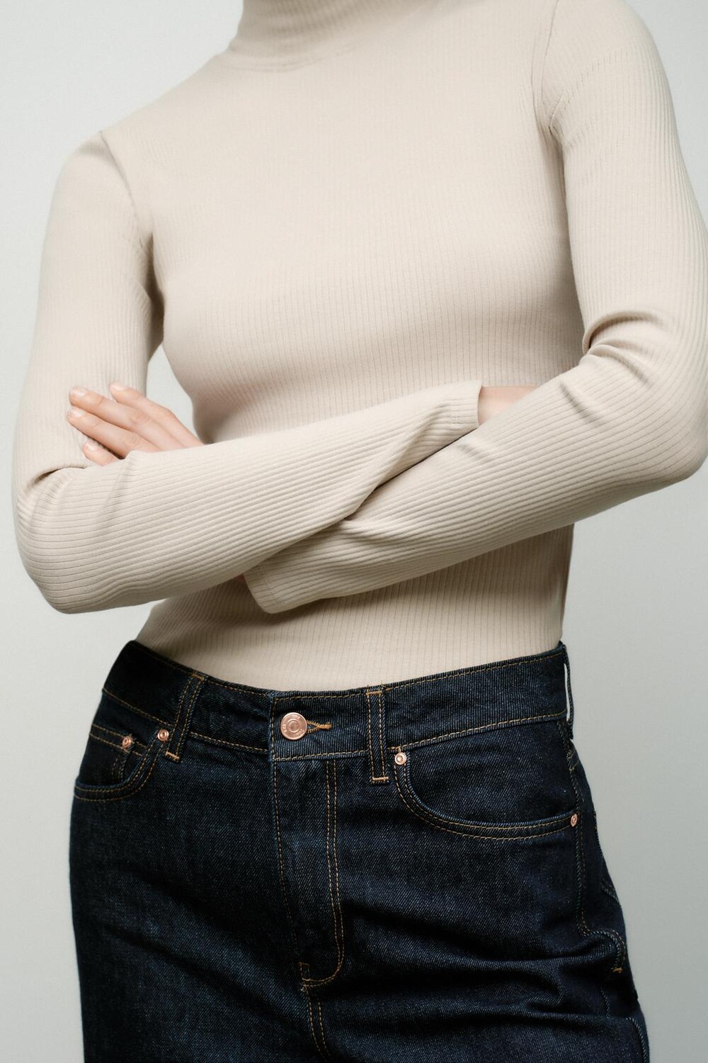 

Топ в ребриск с длинными рукавами ZARA, песочный