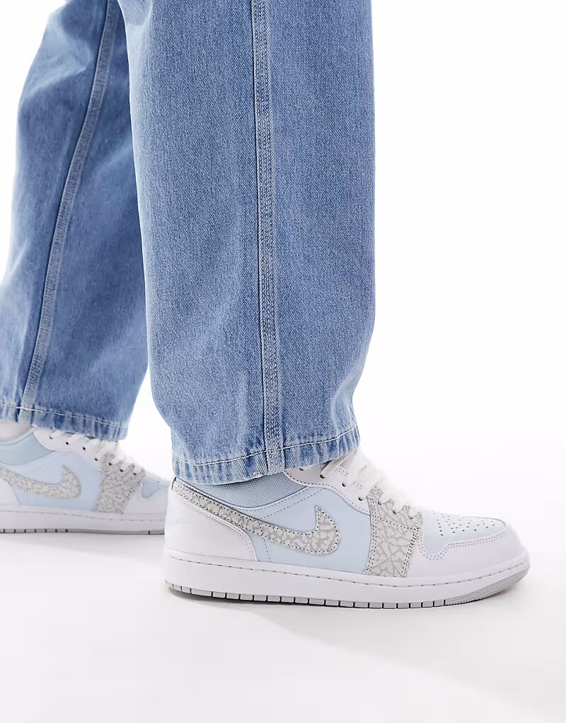 

Кроссовки унисекс Nike Air Jordan 1 Low белого и нежно-голубого цвета