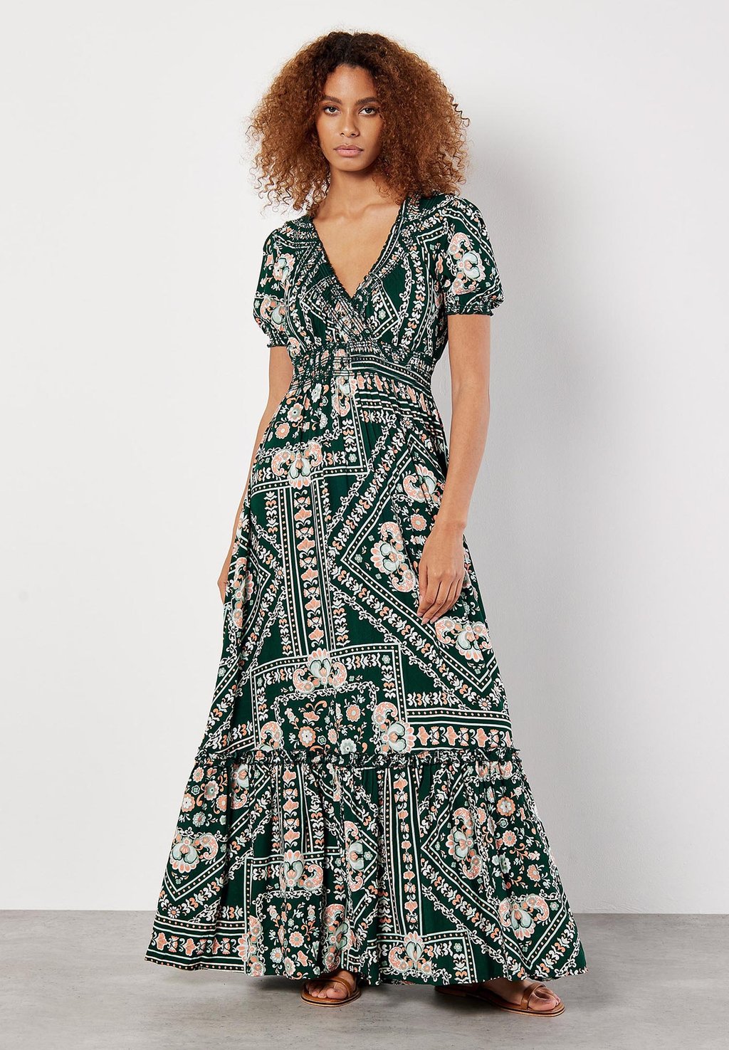 

Длинное платье SMOCKED Apricot, зеленый
