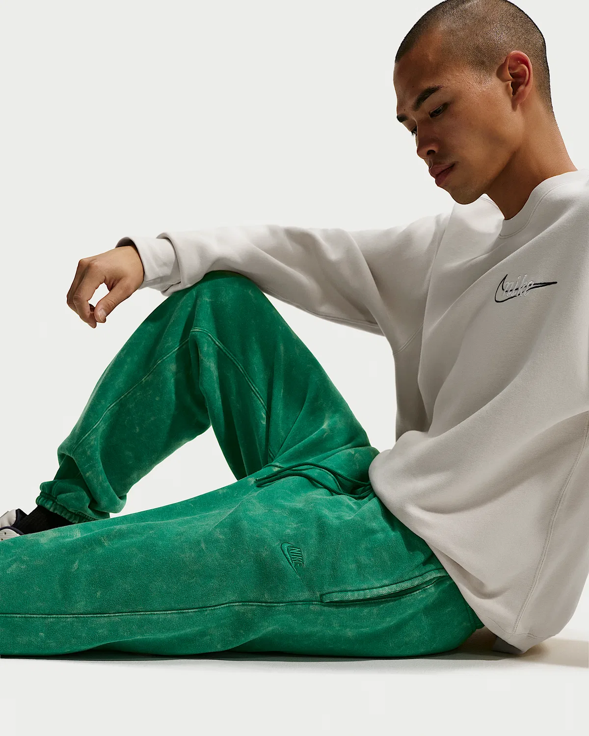 Мужские флисовые штаны Nike Sportswear Club с манжетами, Malachite/Malachite — фото 4
