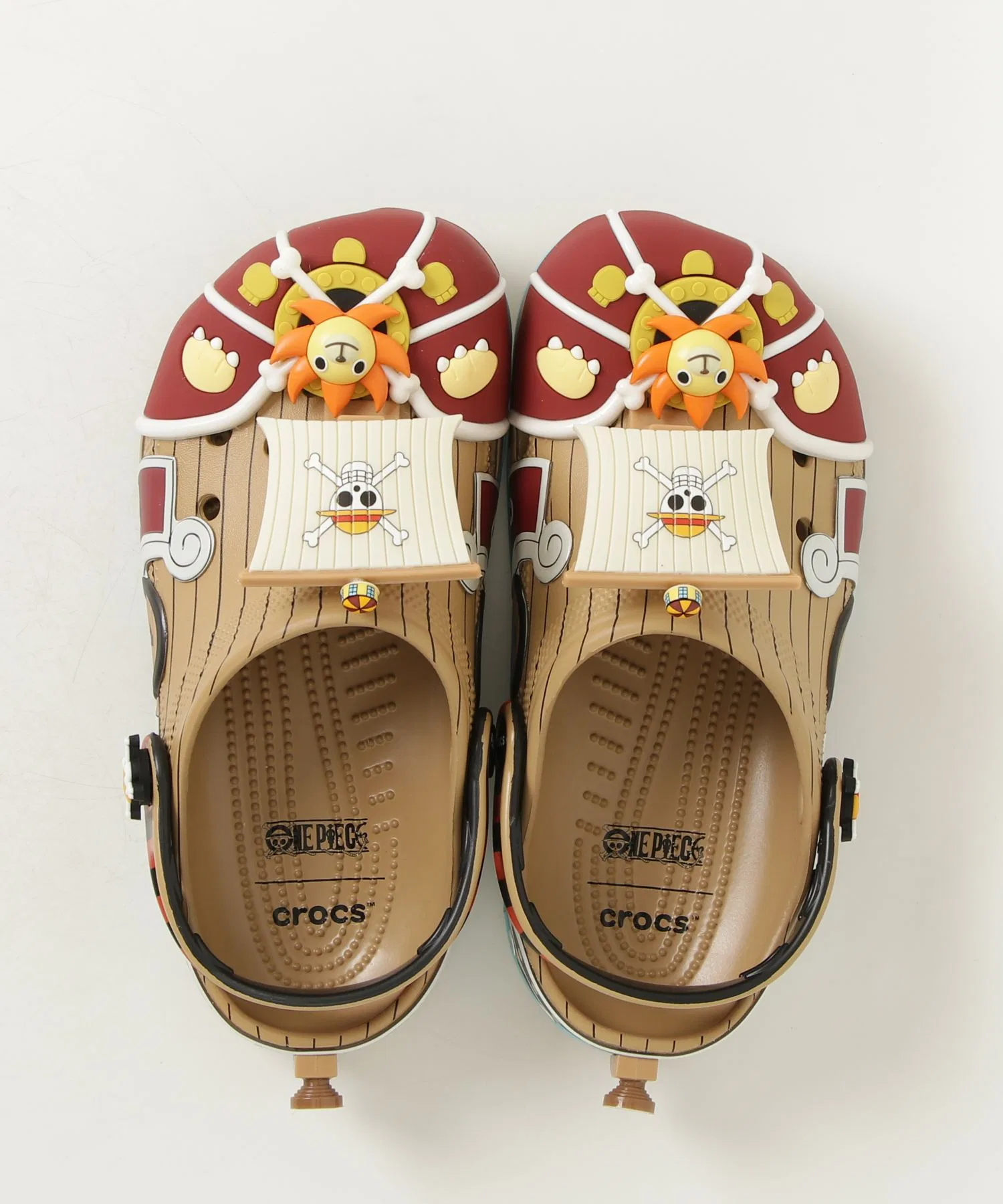 Crocs One Piece Thousand Sunny Classic Clogs — фото 4