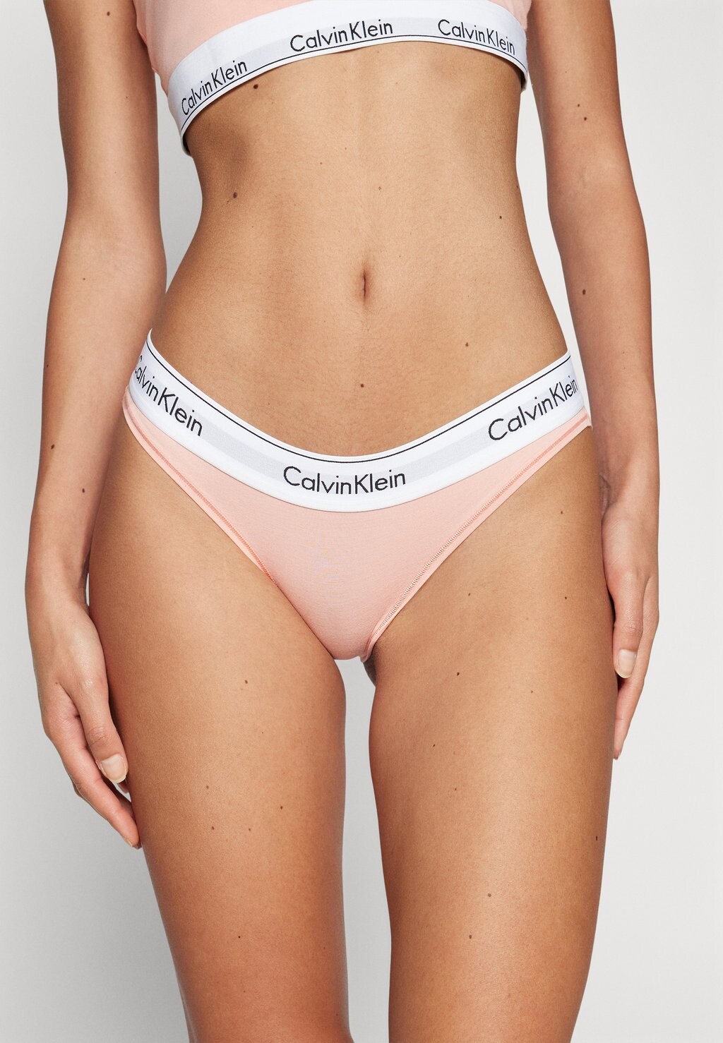 

Трусы Bikini Calvin Klein, лосось