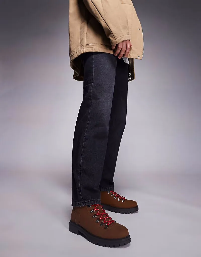 Походные ботинки ASOS DESIGN на шнуровке из замши бежевого цвета на рифленой подошве — фото 2