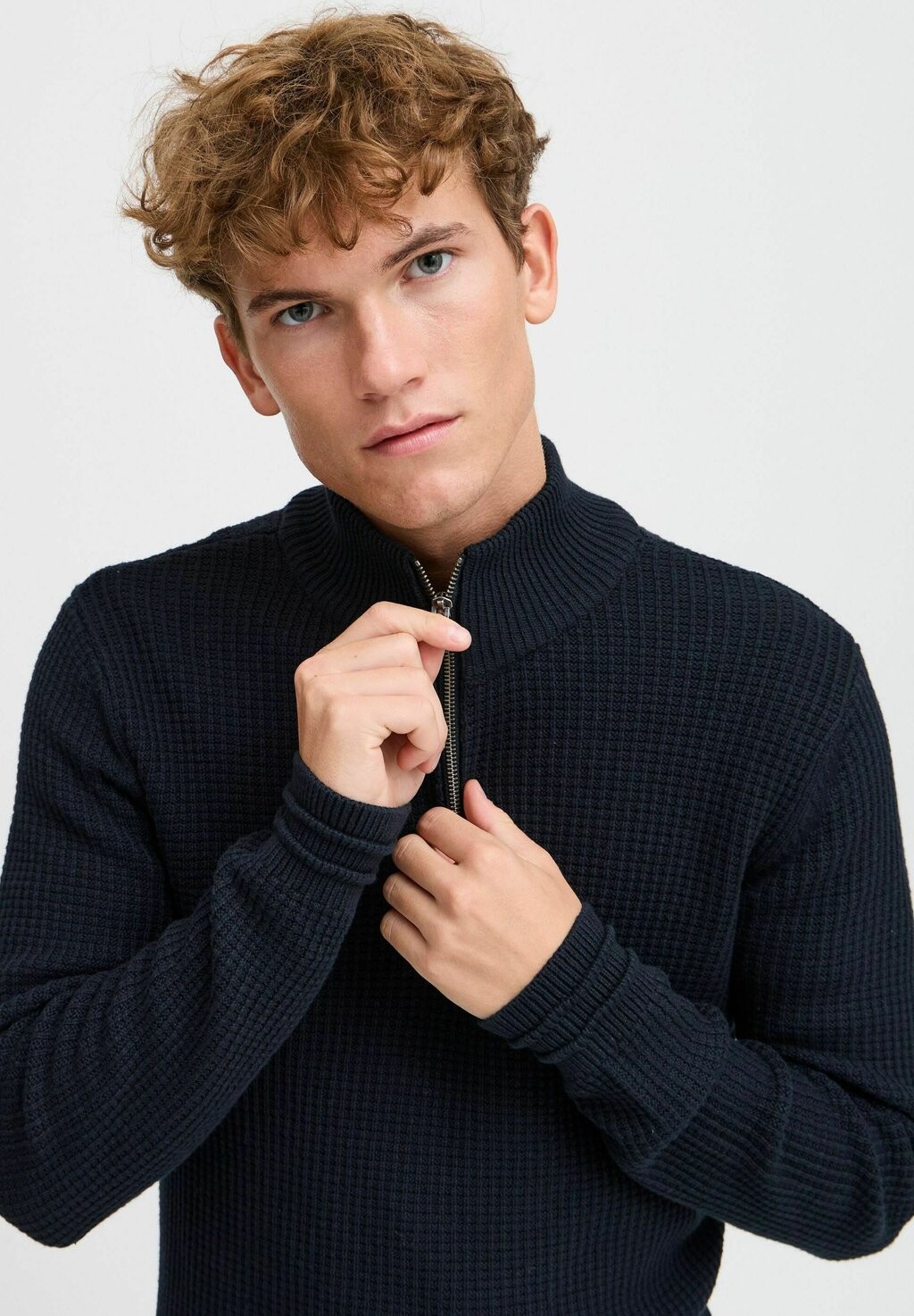 

Джемпер KARL HALFZIP STRUCTURED Casual Friday, синий