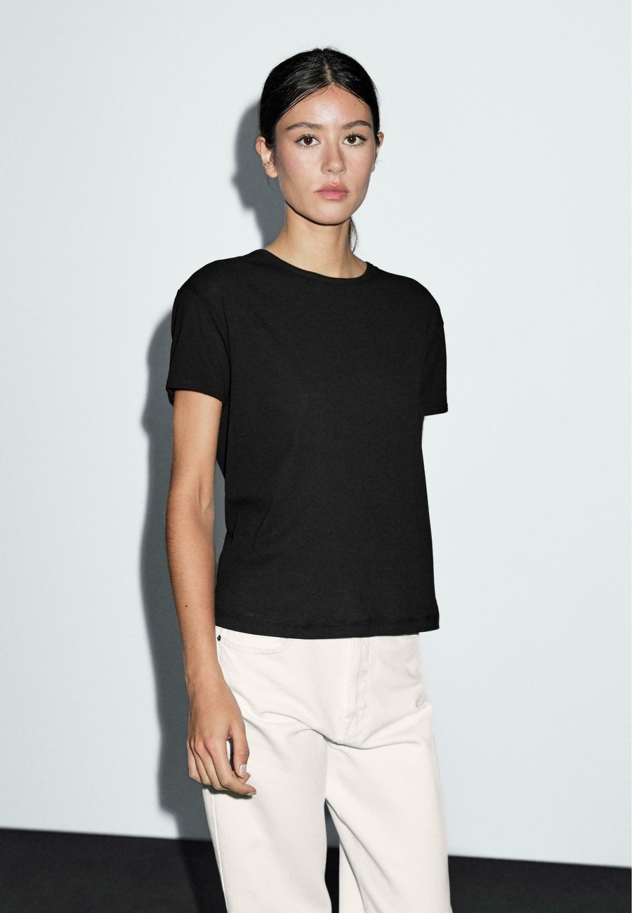 

Футболка Massimo Dutti SHORT-SLEEVE WITH CREW NECK, Black