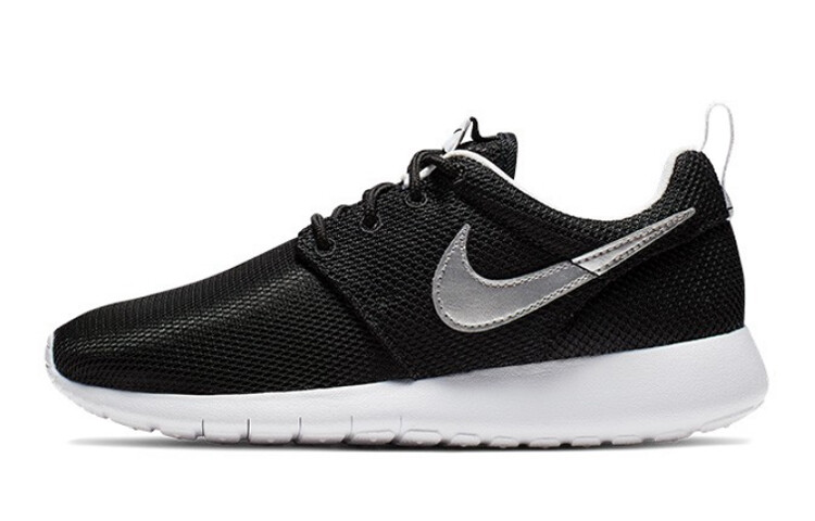 

Женские беговые кроссовки Nike Roshe