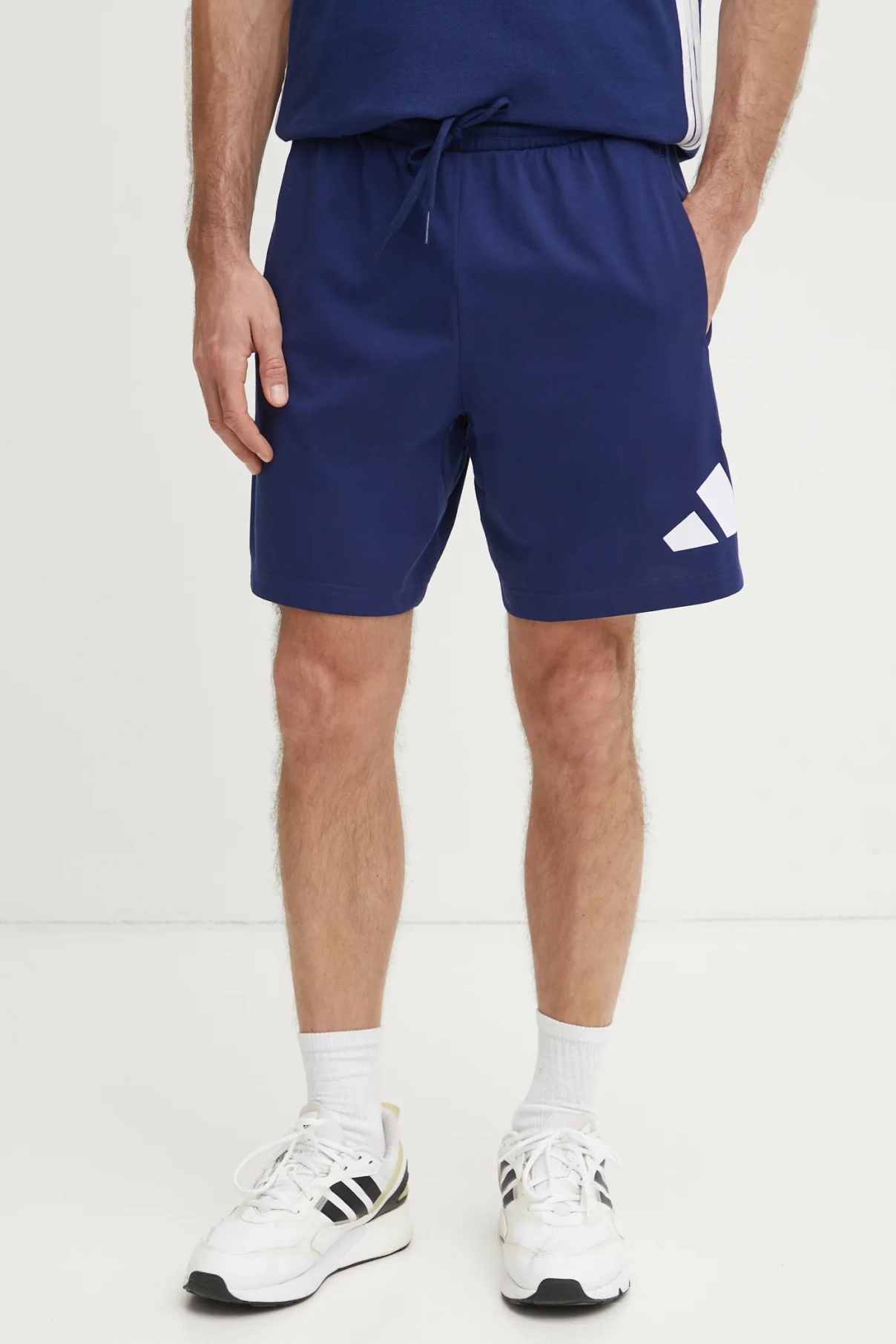 

Базовые шорты adidas, темно-синий