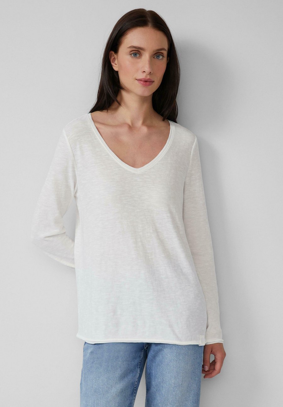 

Топ s.Oliver MIT V-AUSSCHNITT UND ARTWORK-PATCH AM SAUM, Ecru/Off-White