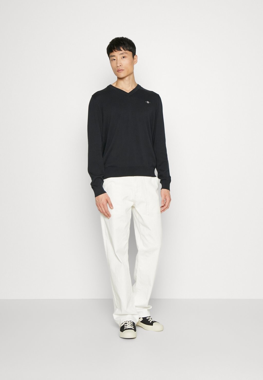 

Свитер Classic V Neck GANT, черный
