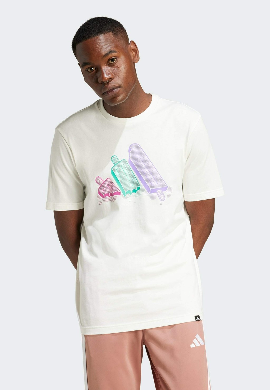 

Футболка с принтом LOUNGE ICE GRAPHIC TEE adidas Sportswear, молочный