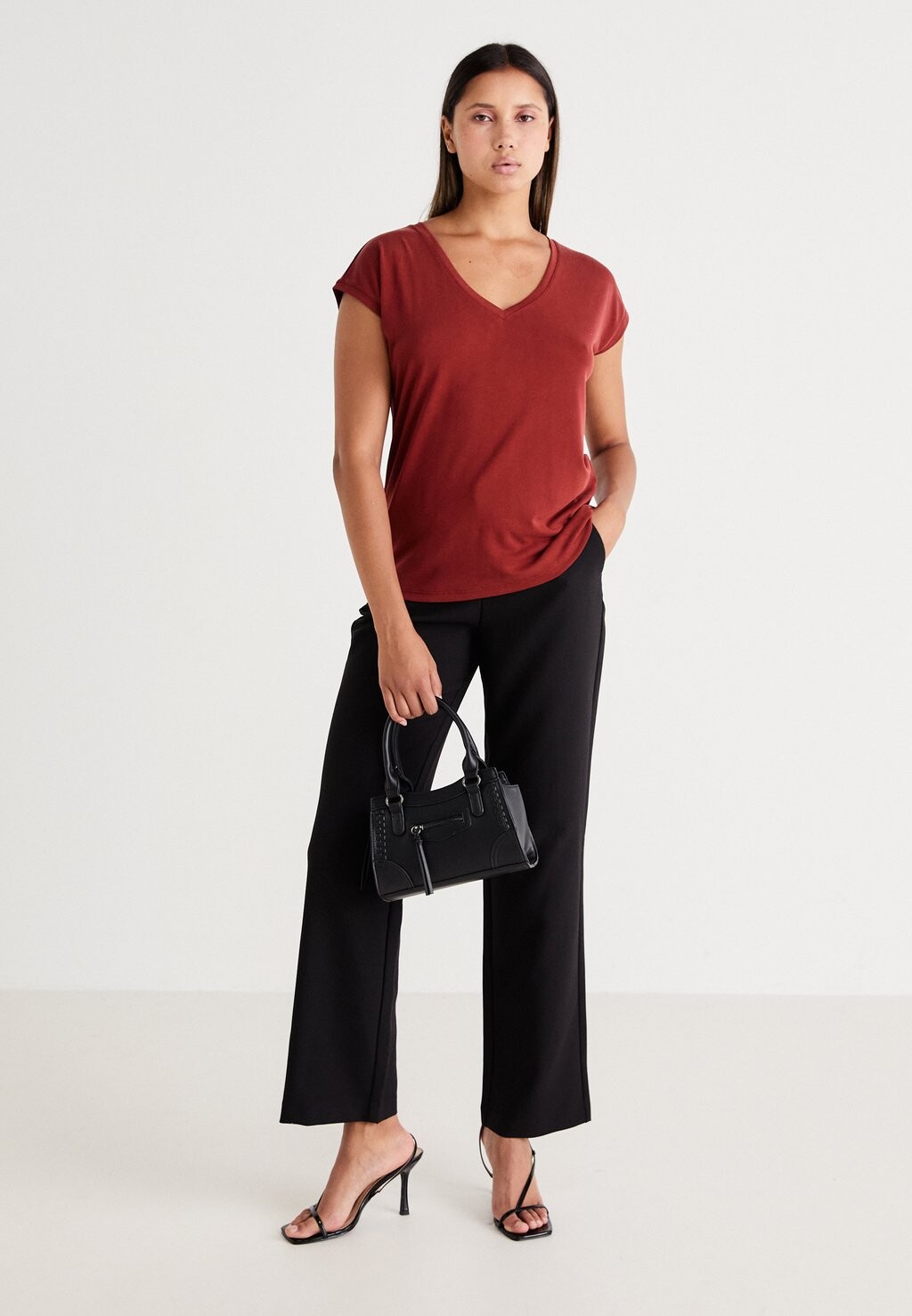 

Базовая футболка VMFILLI VNECK TEE Vero Moda, темно-красный