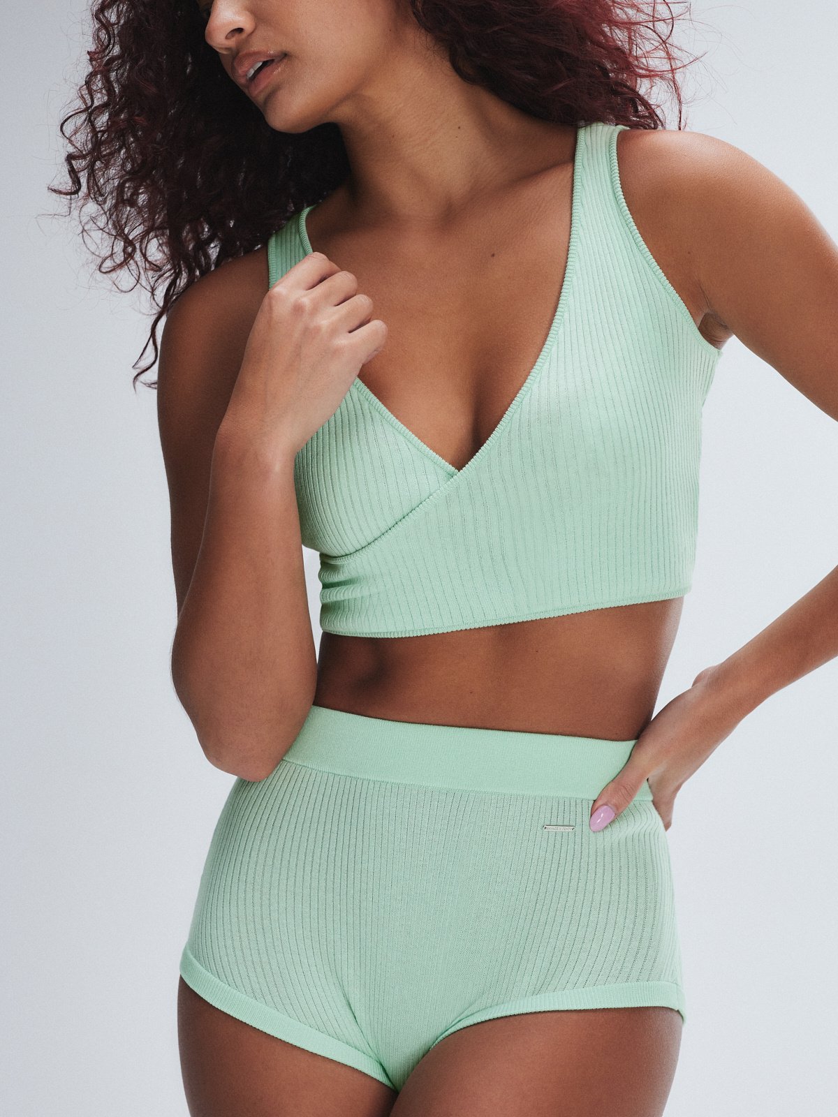 

Укороченный топ Savage X Fenty Featherweight Knit Faux Wrap, цвет Mojito Green