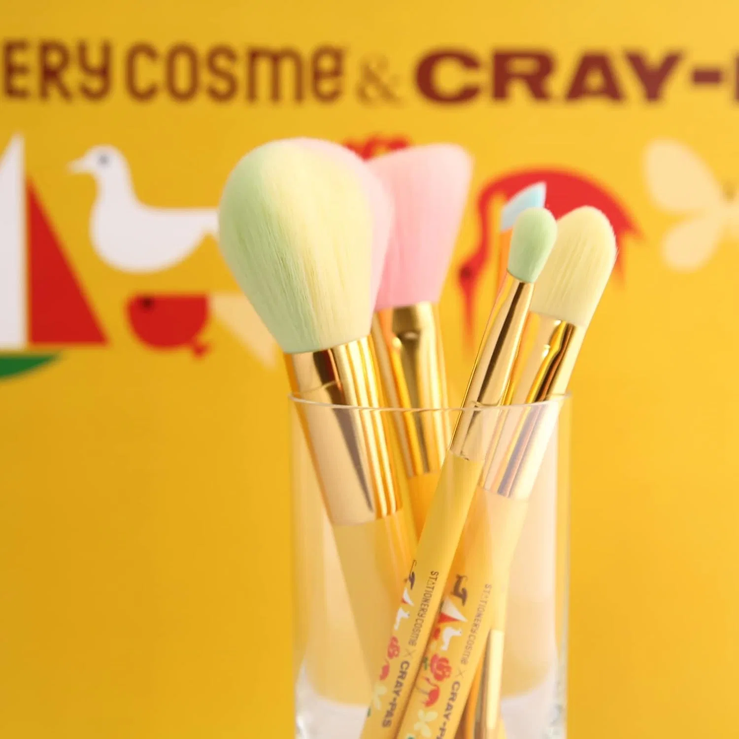Кисть для румян скошенная Stationery Cosme желтая — фото 4