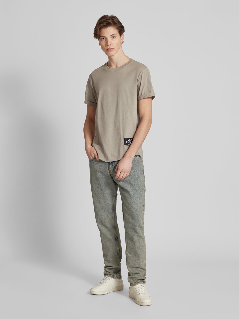 

Футболка с нашивкой-лейблом Calvin Klein Jeans, бежевый