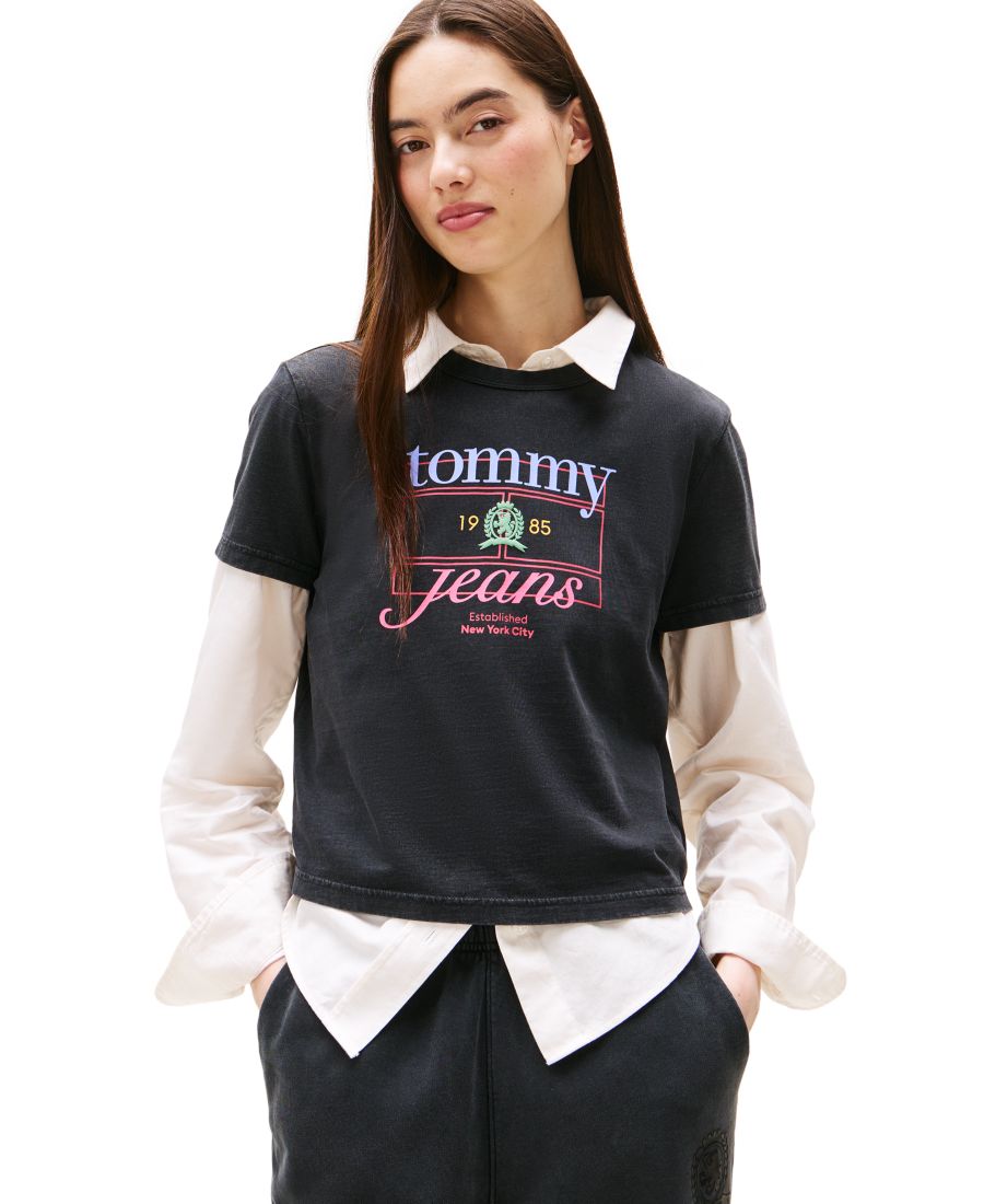 

Женская хлопковая футболка с коротким рукавом и логотипом и гербом Tommy Jeans, Black
