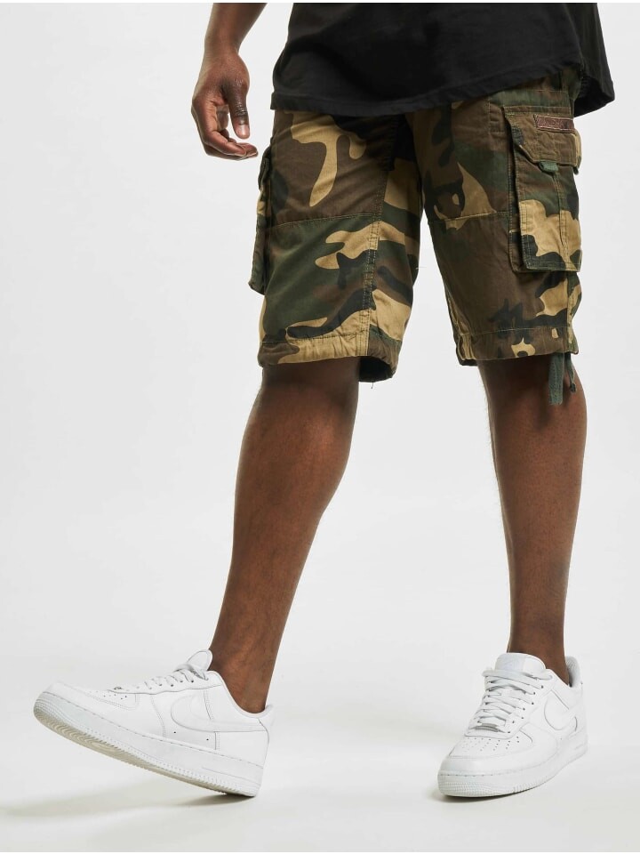 

Шорты Alpha Industries, цвет camo
