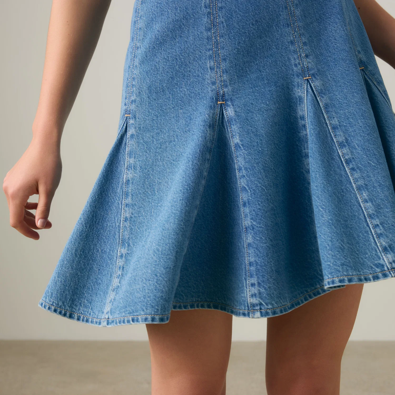 Легкое мини-платье из денима «годе» Levi's, Medium Wash — фото 3