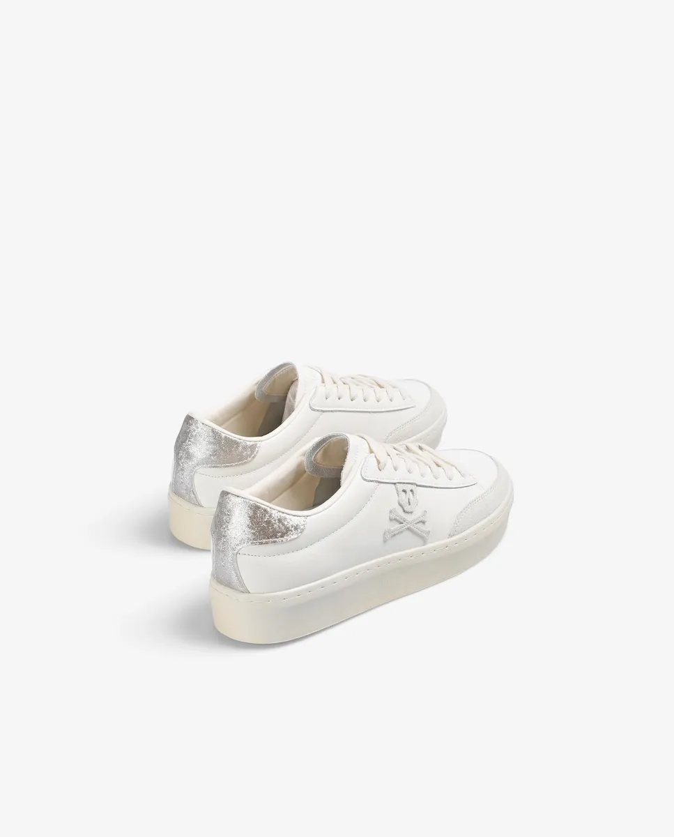 Женские ретро-кроссовки типа Sneakers с черепом сбоку и контрастным каблуком Scalpers, белый/серый — фото 3