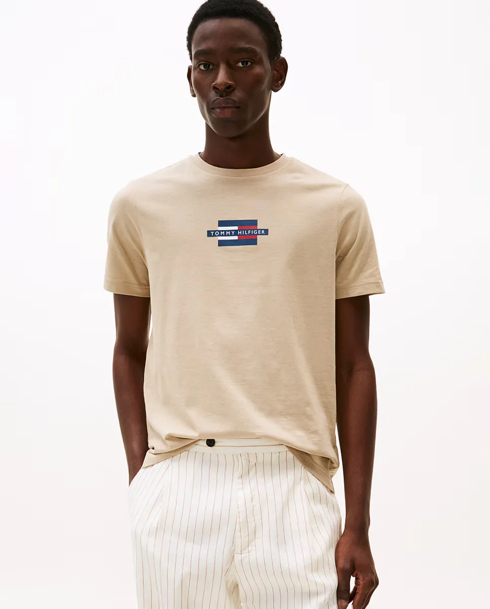 

Мужская футболка с принтом на переднем флаге Tommy Hilfiger, коричневый