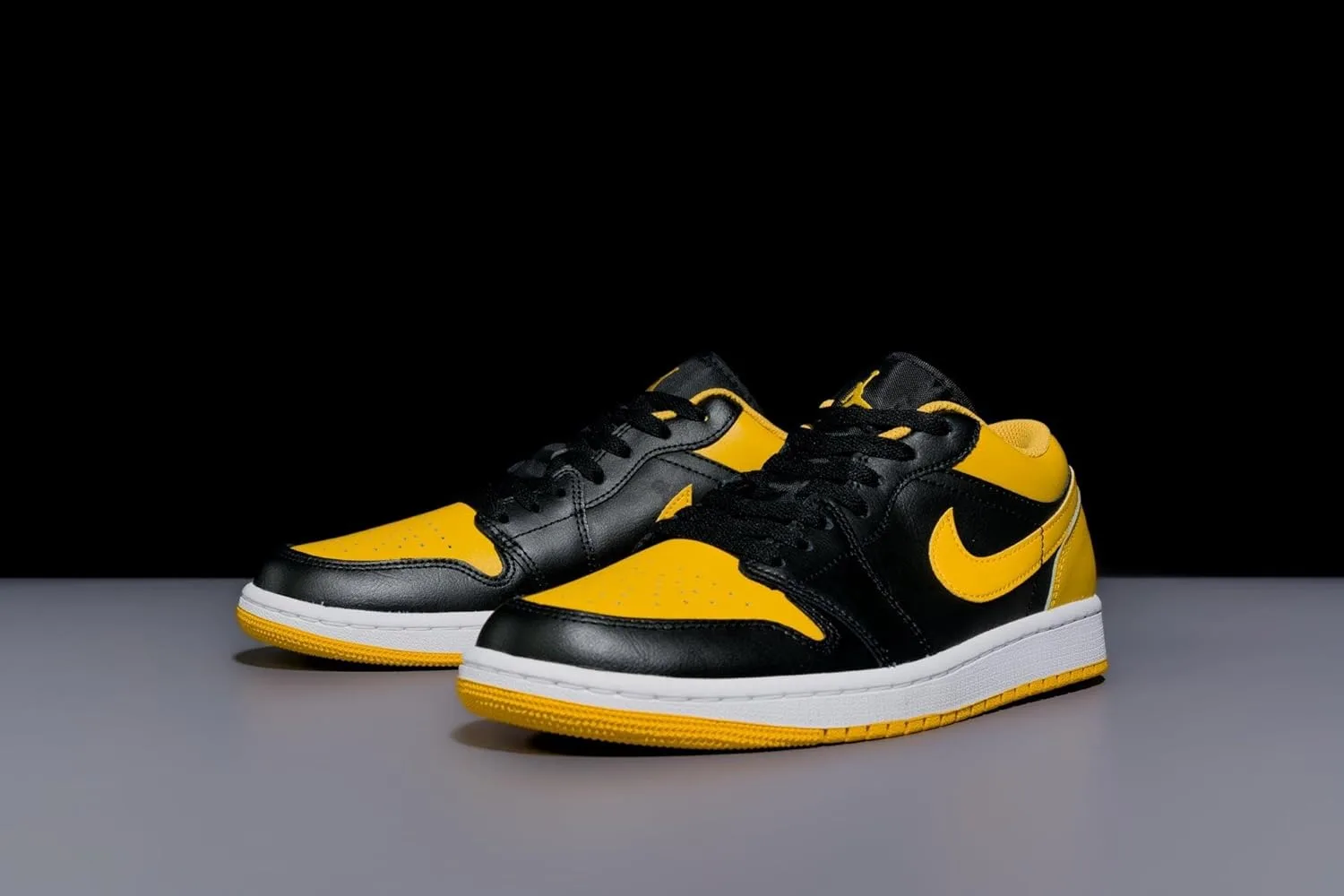 Мужские баскетбольные кроссовки Nike Air Jordan 1 Low, желтый — фото 4