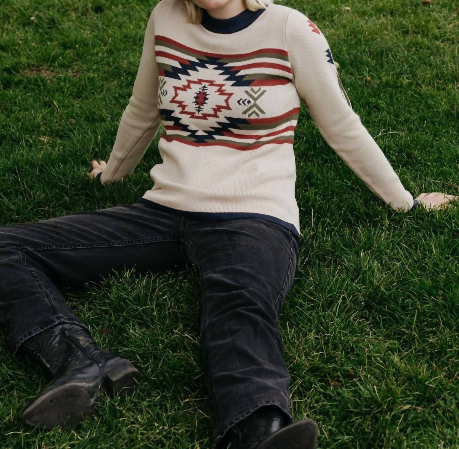 

Кэтлин свитер в бежевом Outback Trading Co.