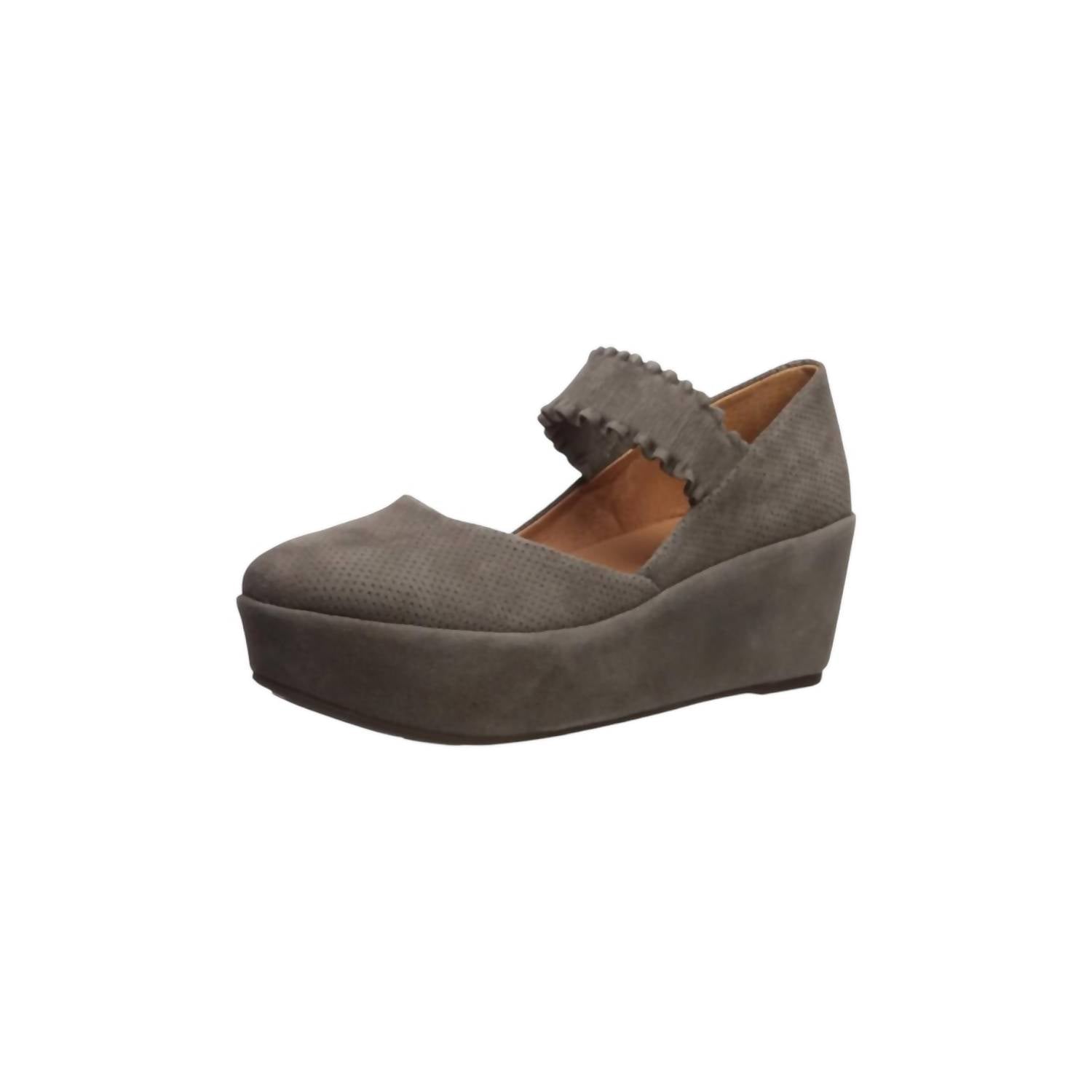 Женские туфли Nyssa Ruffle Strap Wedge 2 In Cement Gentle Souls