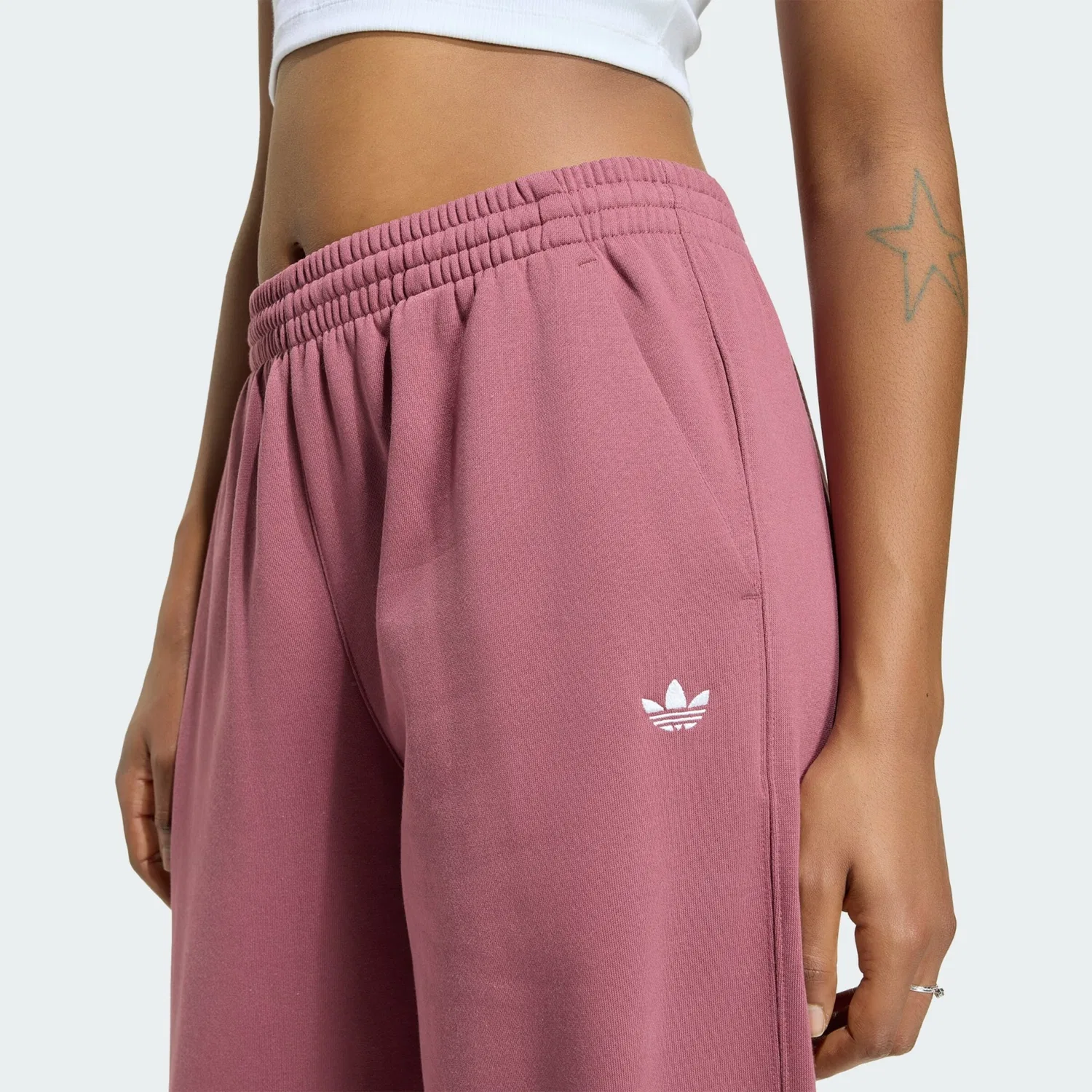 Зауженные брюки Adidas Originals Essentials светло-красного цвета — фото 4