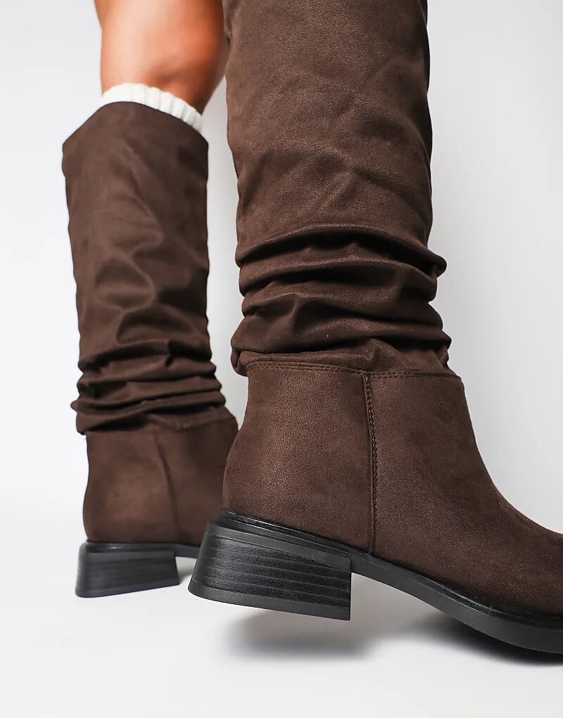 Ботильоны на каблуке с рюшами от SIMMI Shoes Amrose из коричневой замши — фото 3