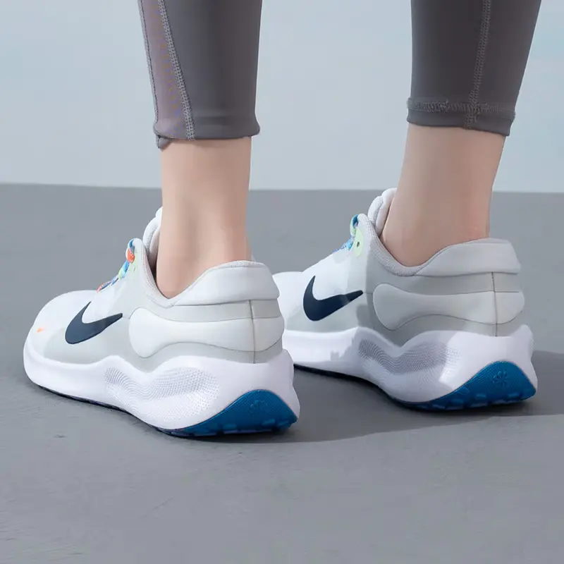 REVOLUTION 7 GS износостойкие дышащие низкие детские кроссовки для бега Nike, синий/белый — фото 3