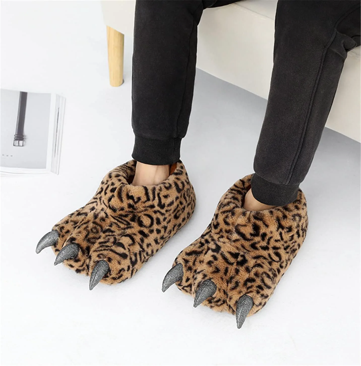 

Мужские домашние тапочки YESBOR с милыми плюшевыми лапами и когтями, костюмированные пушистые животные для Хэллоуина