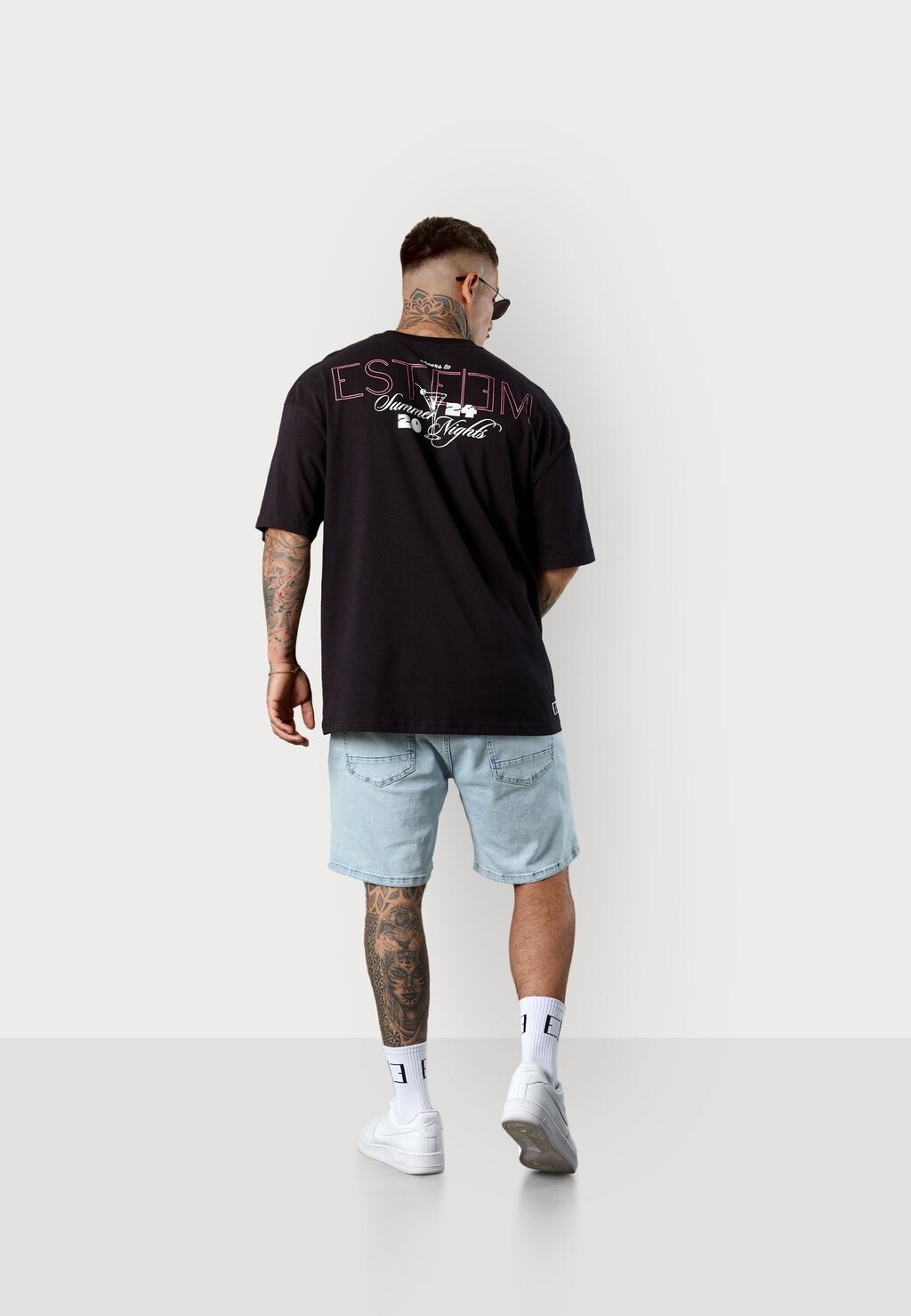 

Футболка с принтом OVERSIZED ESTEEM, черный