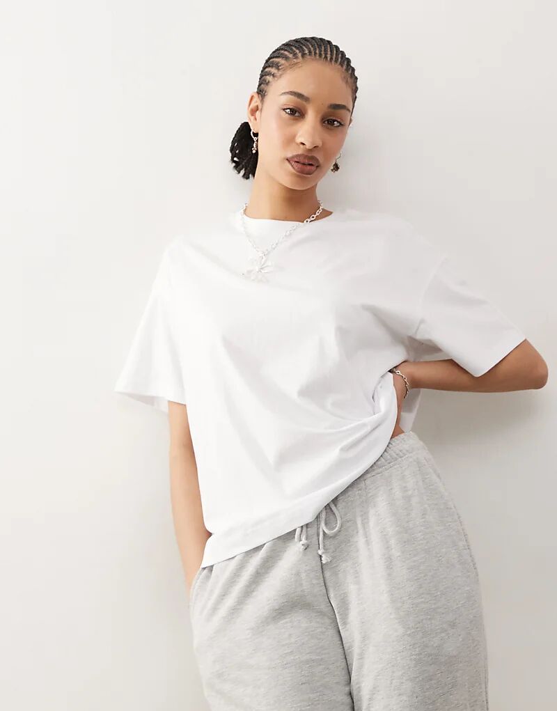 

Футболка свободного кроя oversize для будних дней белого цвета