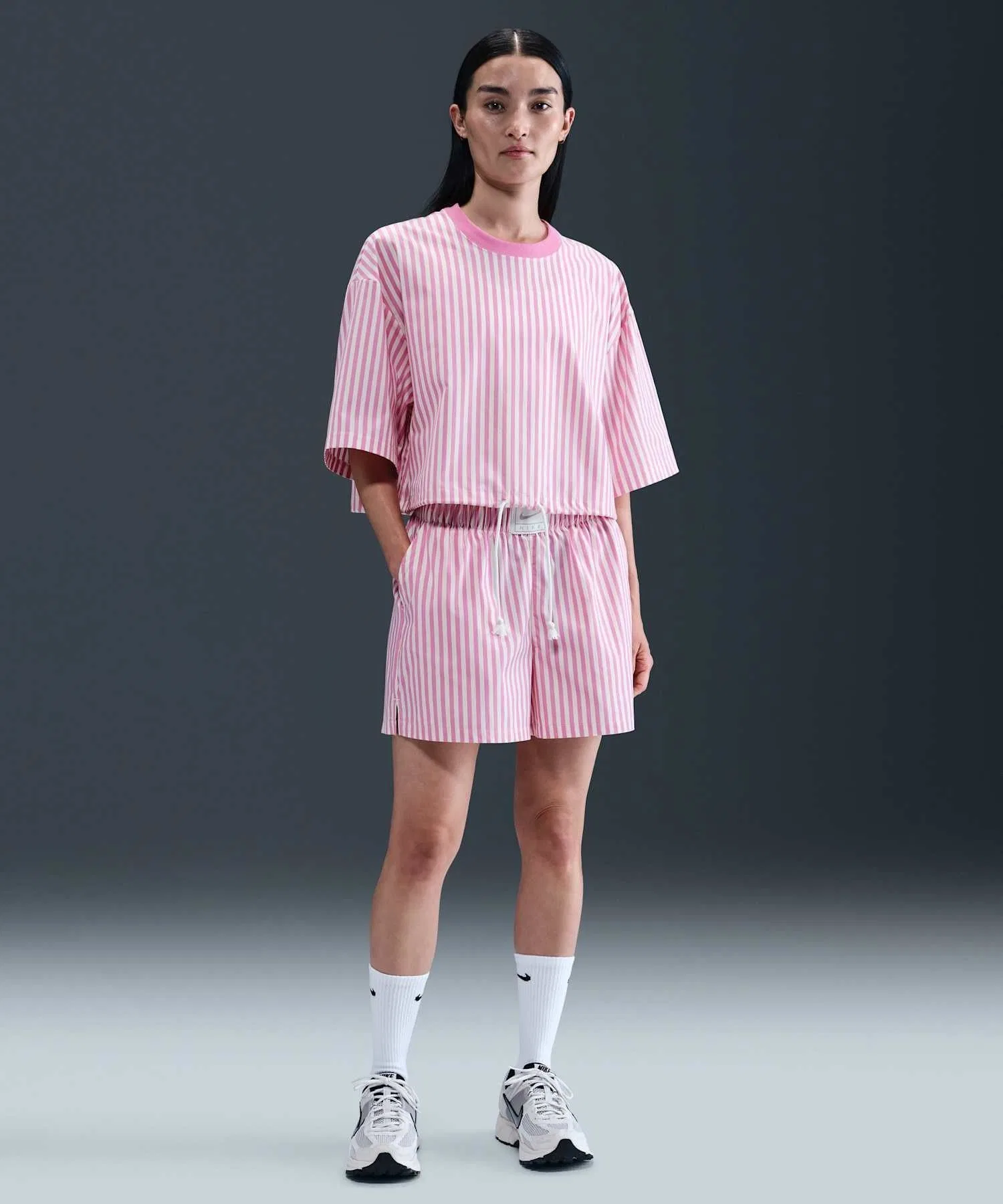 Женские шорты Nike Sportswear Chill Poplin с полосками