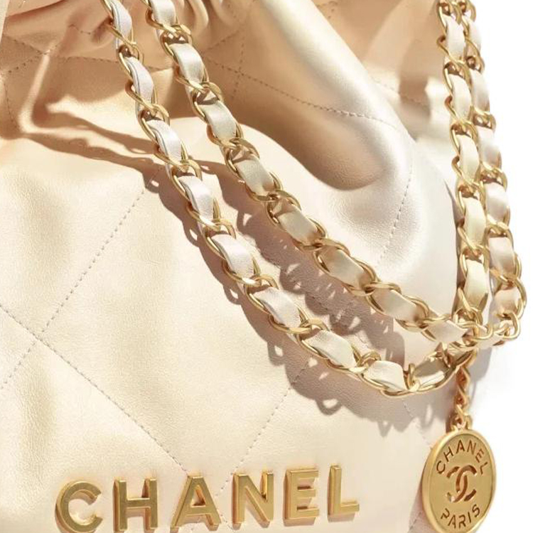 CHANEL Сумка-ведро из телячьей кожи через плечо на пояс среднего размера женская с жемчужным и белым градиентом — фото 4
