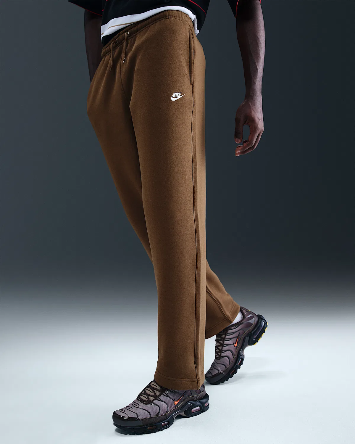Мужские флисовые штаны Nike Sportswear Club, Mosswood Brown/Mosswood Brown/White — фото 2