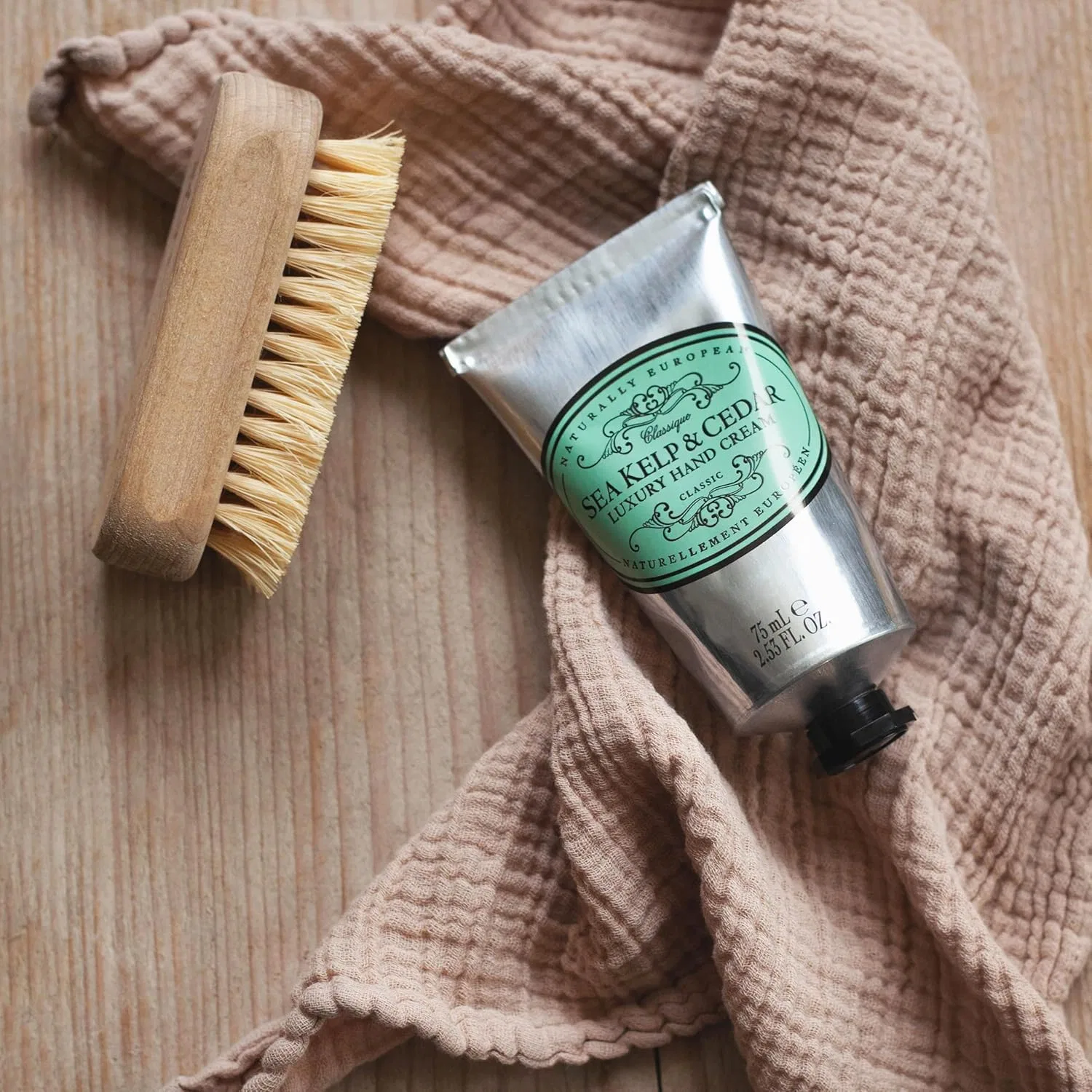 Увлажняющий крем для рук с морскими водорослями и кедром The Somerset Toiletry Company Limited — фото 2