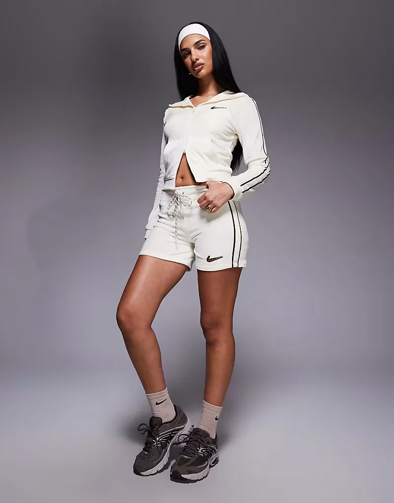 Велюровые шорты Nike, кремовый
